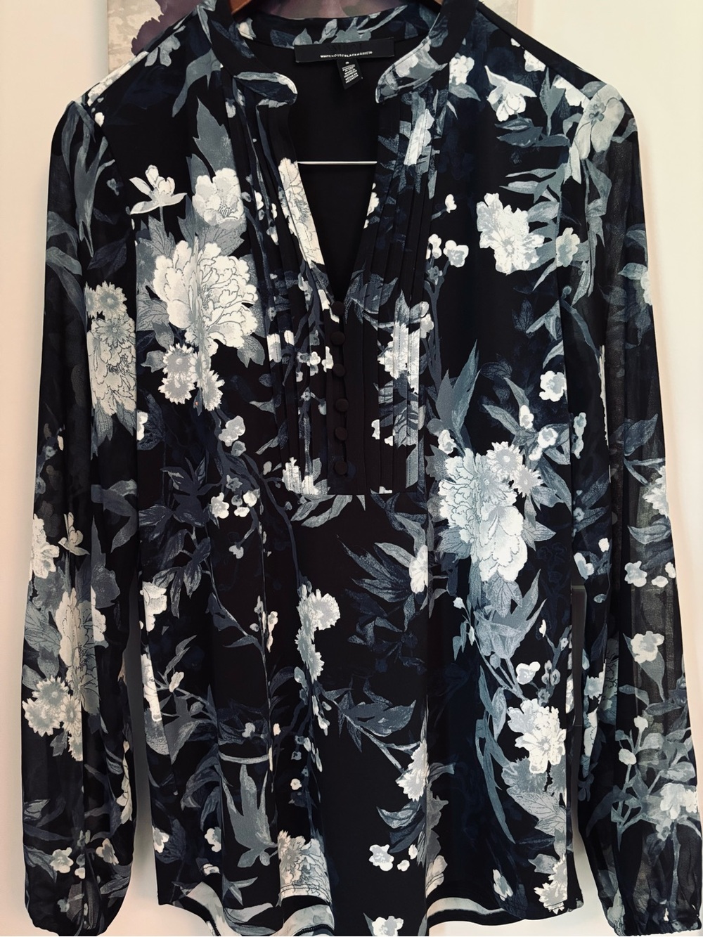 White House Black Market Black Floral Pintuck Blouse Excellent Condition